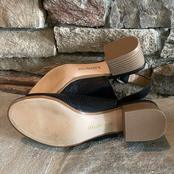 🔥 5/$25 Restricted Black Bootie Sandals Shoes Block Heels Women’s Size 8 - Picture 8 of 11